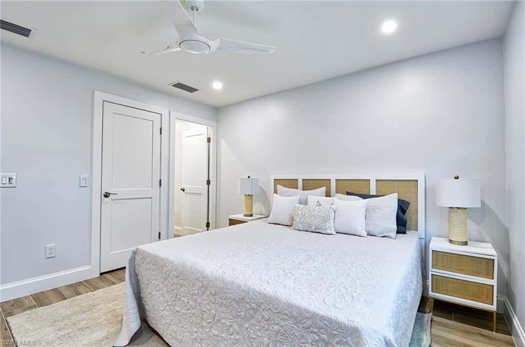 2100 Gulf Shore Blvd #107, Naples, photo 17