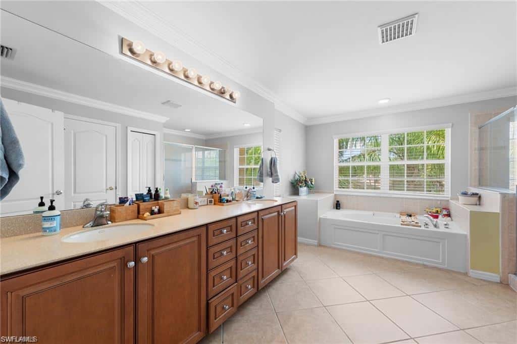 8364 Laurel Lakes Blvd, Naples, photo 26