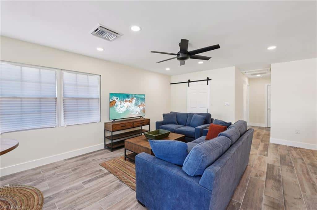 210 Hibiscus Dr, Fort Myers Beach, photo 12