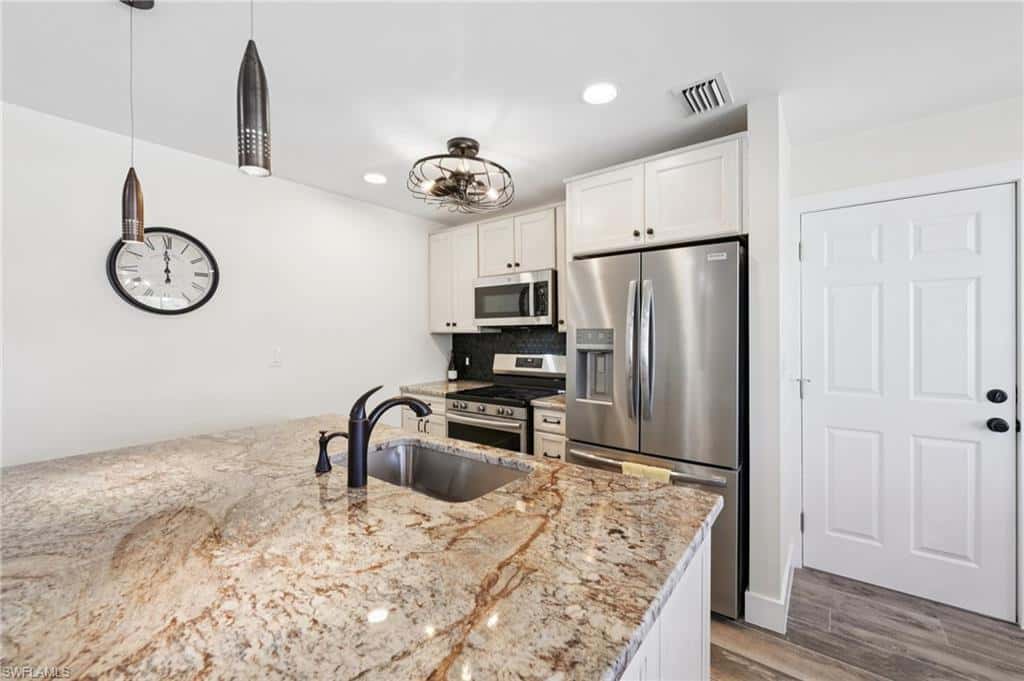 210 Hibiscus Dr, Fort Myers Beach, photo 5