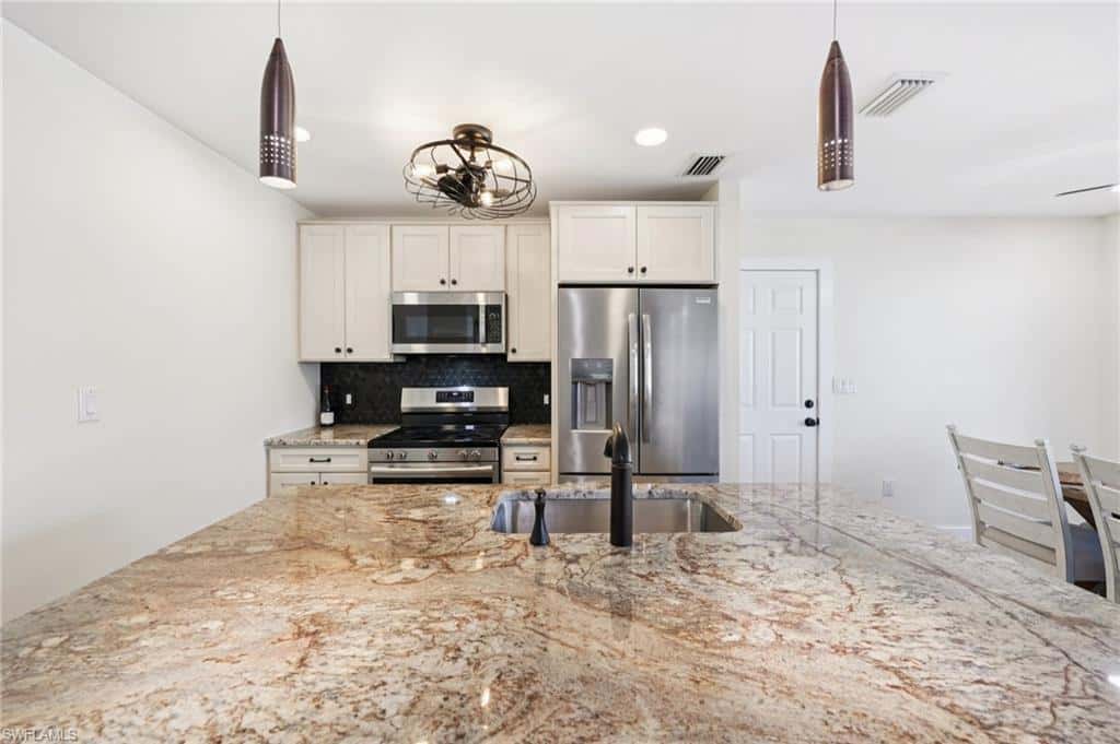 210 Hibiscus Dr, Fort Myers Beach, photo 4