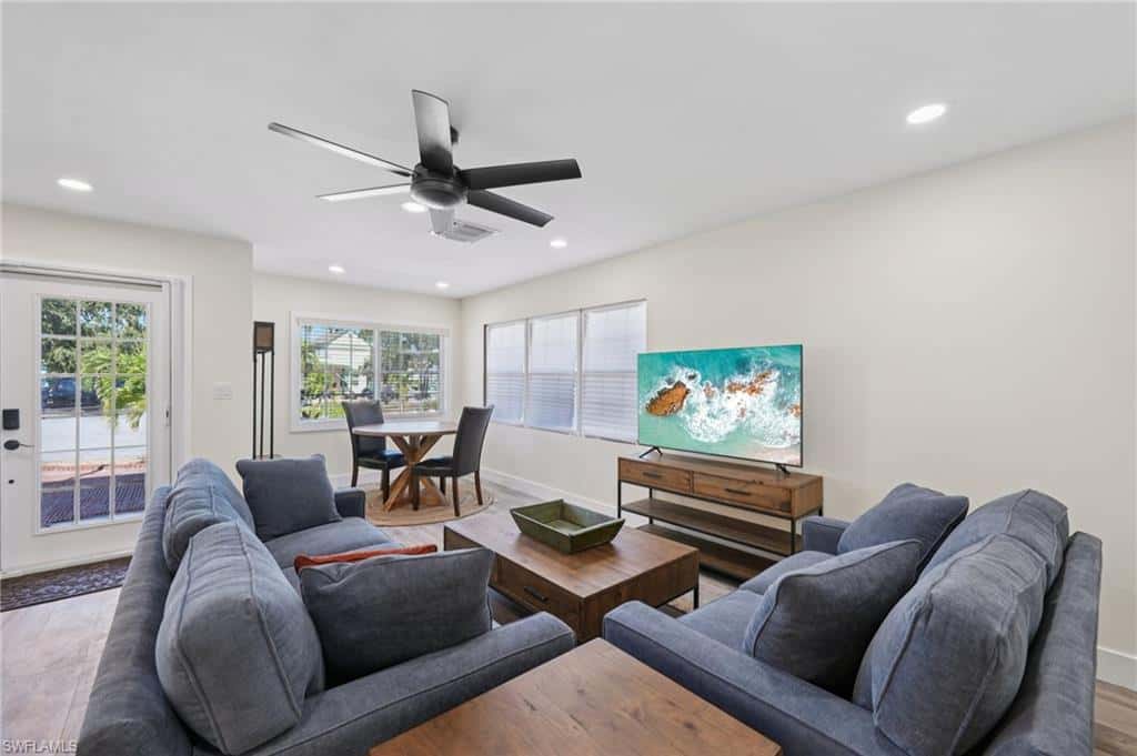 210 Hibiscus Dr, Fort Myers Beach, photo 8