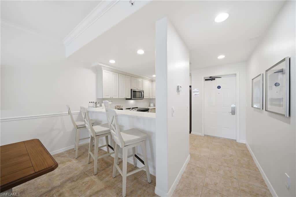 221 9th St #206, Naples, photo 7