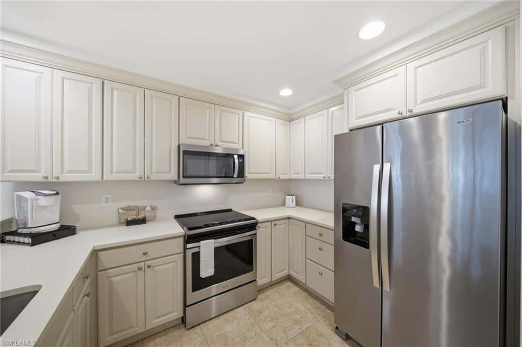 221 9th St #206, Naples, photo 5