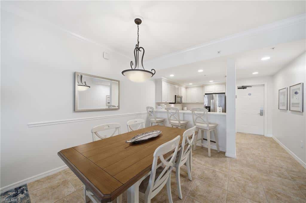 221 9th St #206, Naples, photo 9