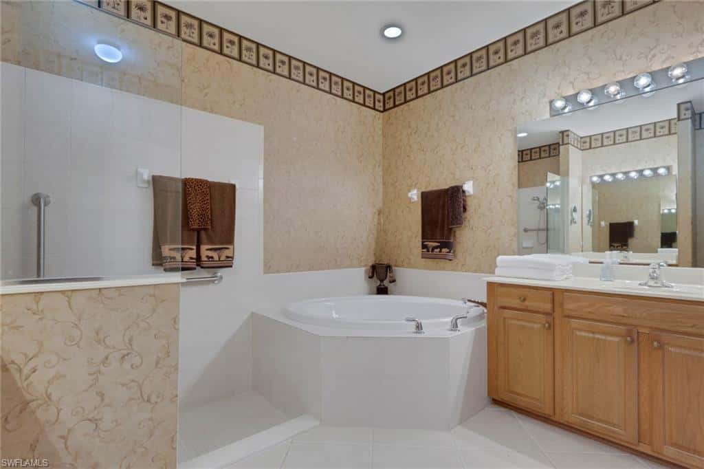 4660 Winged Foot Ct #102, Naples, photo 25