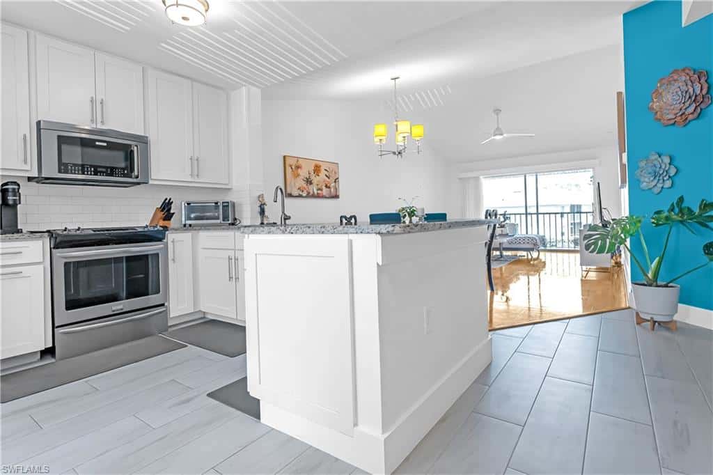 1330 Derbyshire Ct #e203, Naples, photo 9