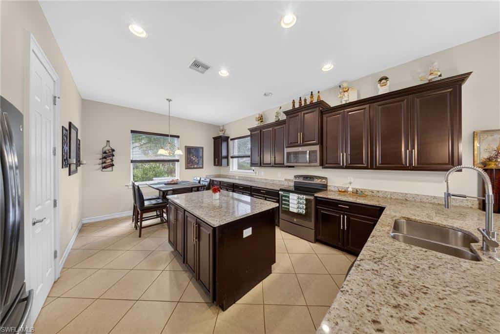 3330 Banyon Hollow Loop, North Fort Myers, photo 9