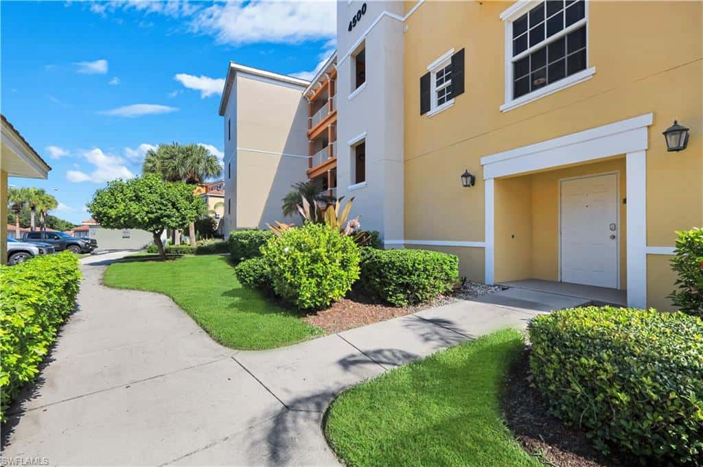 4500 Botanical Place Cir #107, Naples, photo 4