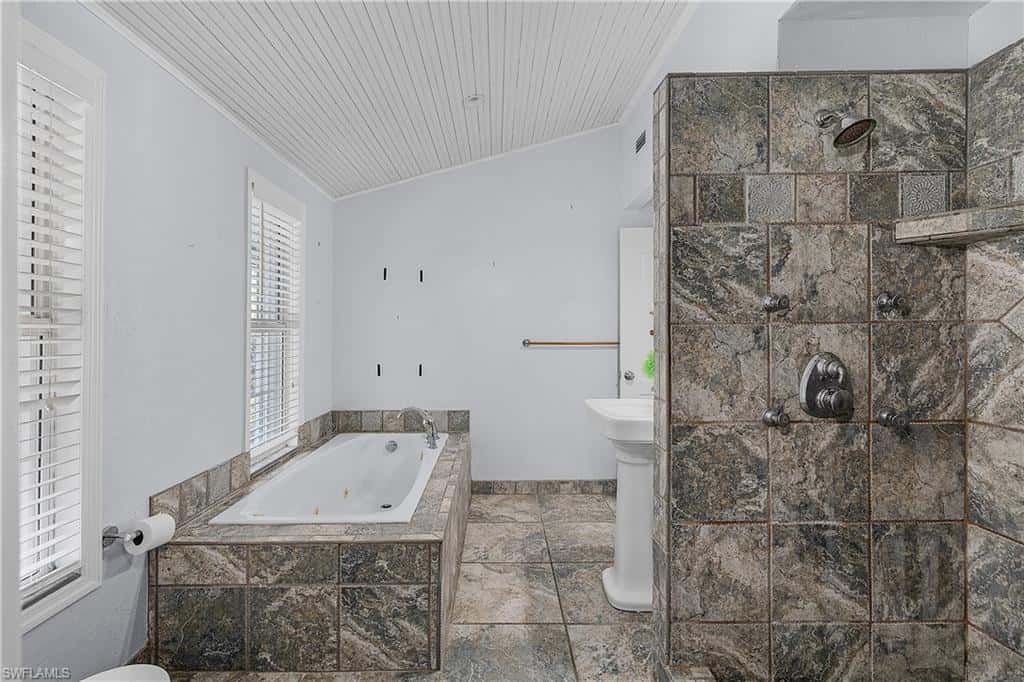10545 Habitat Trl, Bokeelia, photo 15