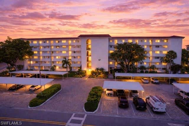37 High Point Cir #602, Naples, photo 5