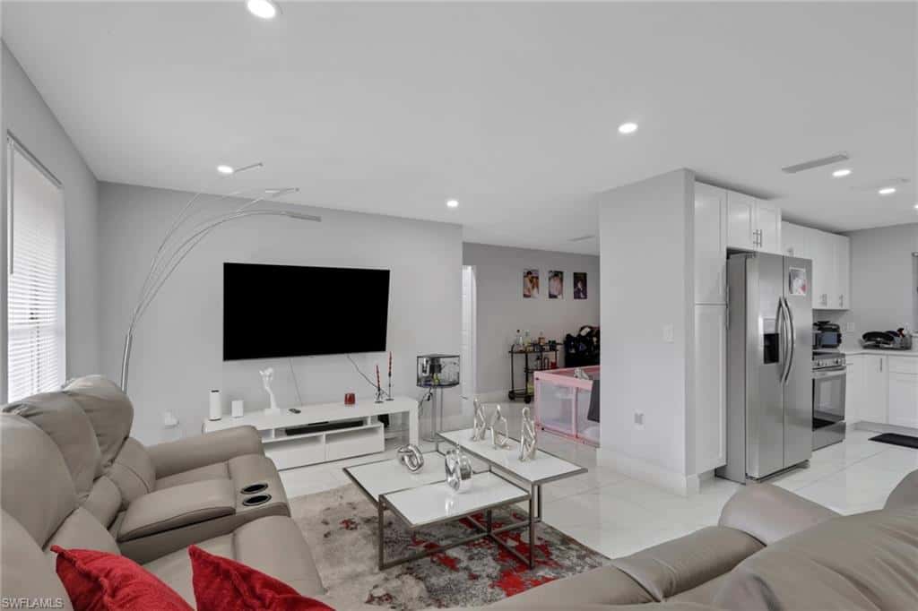 2025 49th Ter, Naples, photo 6