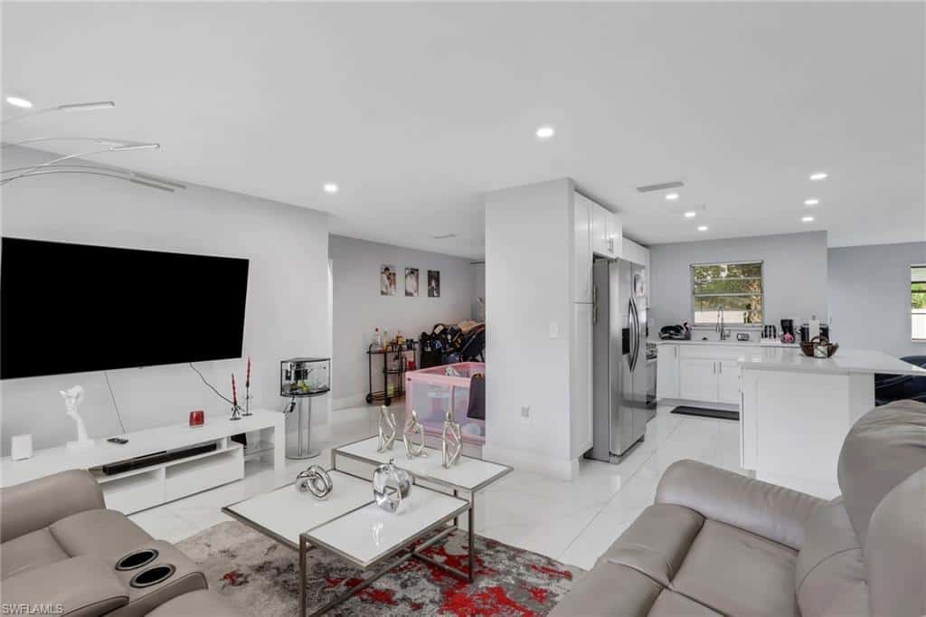 2025 49th Ter, Naples, photo 5