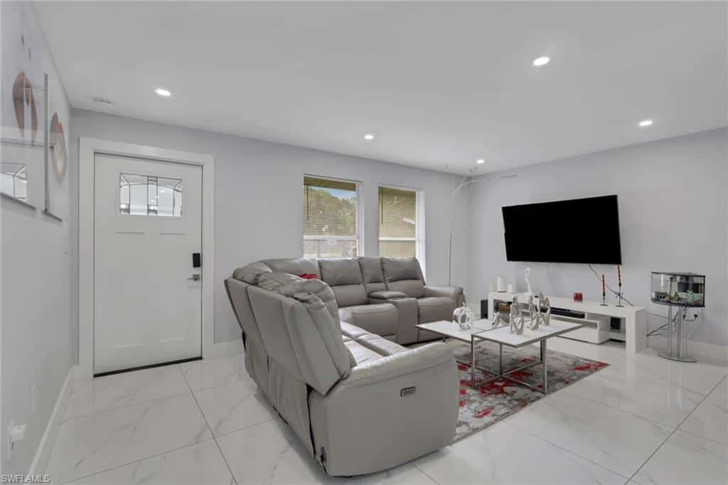 2025 49th Ter, Naples, photo 10