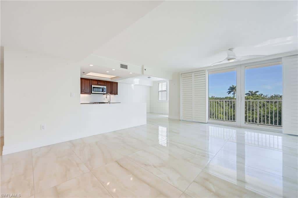 6361 Pelican Bay Blvd #202, Naples, photo 4