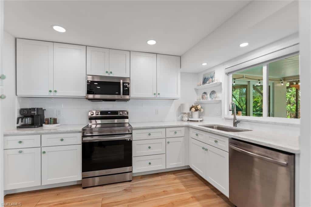 9428 Moonlight Dr, Sanibel, photo 10