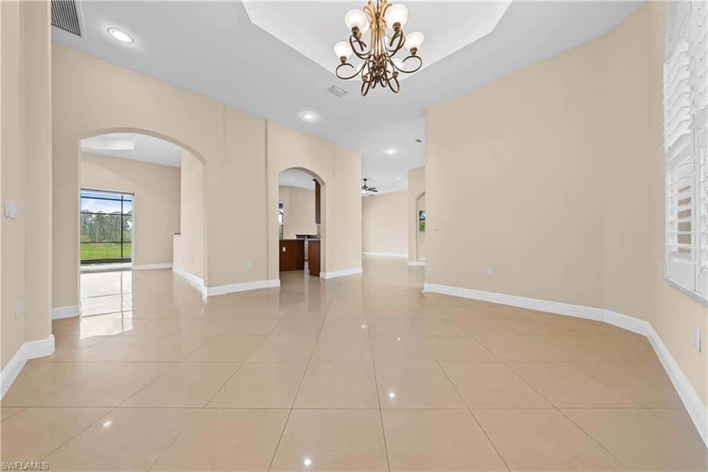 680 Mirror Lakes Ct, Lehigh Acres, photo 6
