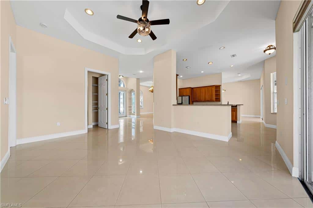 680 Mirror Lakes Ct, Lehigh Acres, photo 12