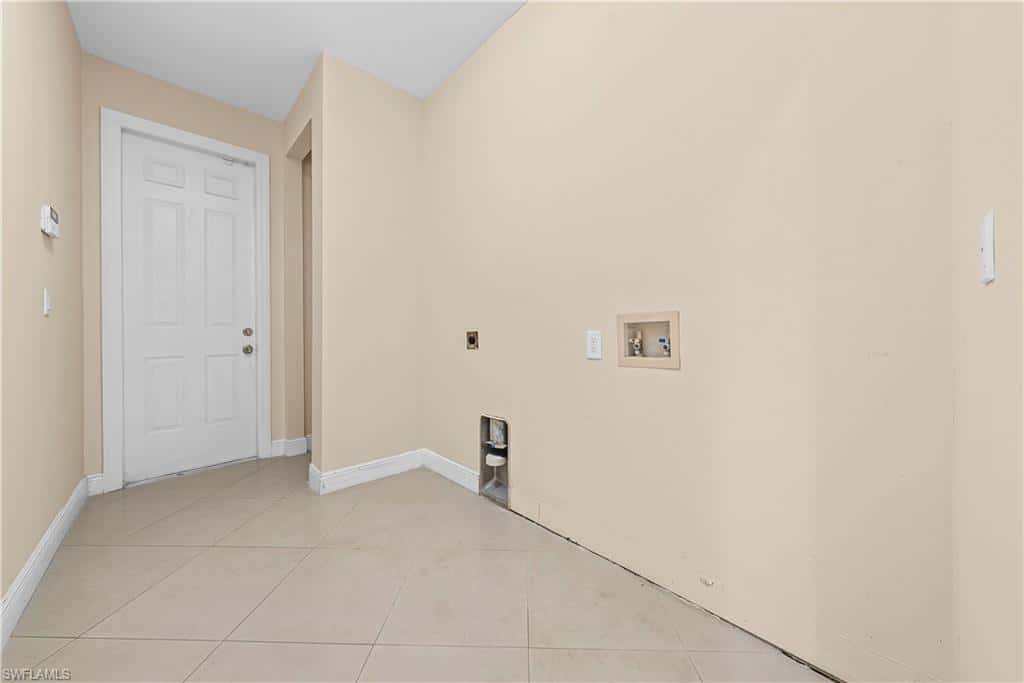 680 Mirror Lakes Ct, Lehigh Acres, photo 26