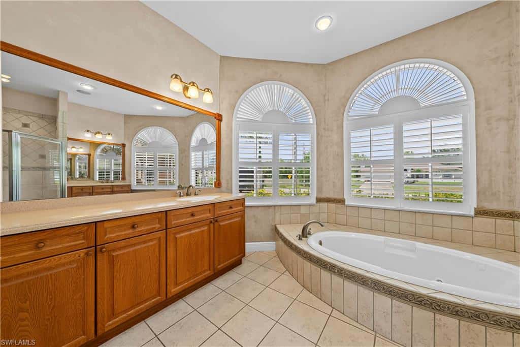 680 Mirror Lakes Ct, Lehigh Acres, photo 22