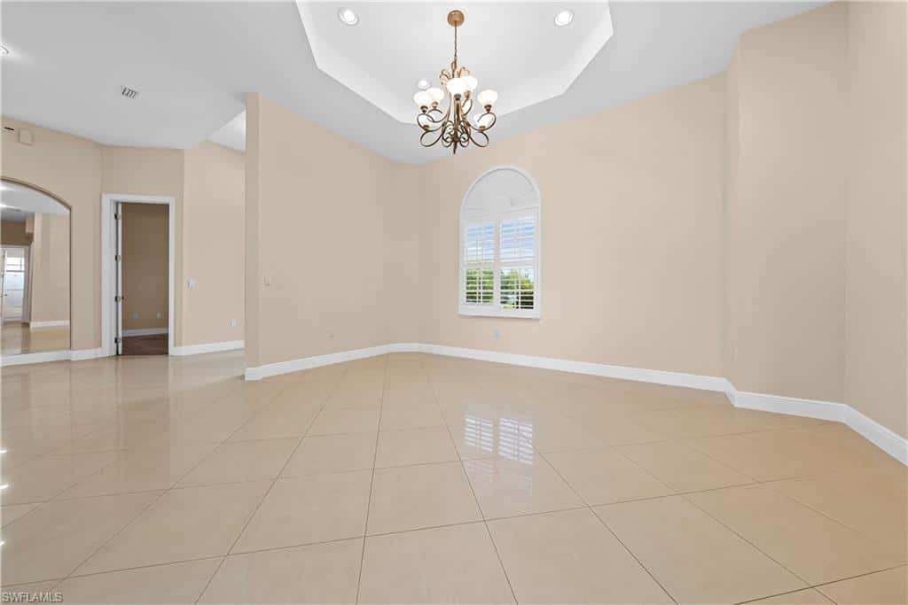 680 Mirror Lakes Ct, Lehigh Acres, photo 5