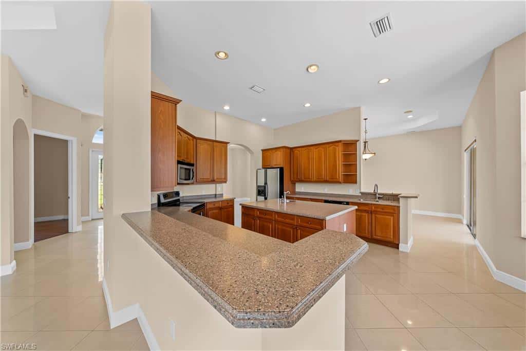 680 Mirror Lakes Ct, Lehigh Acres, photo 10