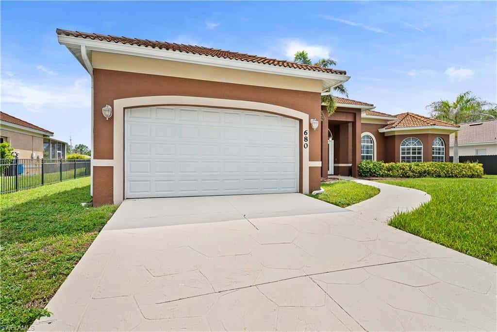 680 Mirror Lakes Ct, Lehigh Acres, photo 33