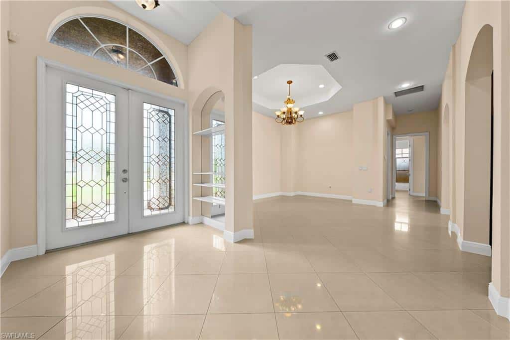 680 Mirror Lakes Ct, Lehigh Acres, photo 4
