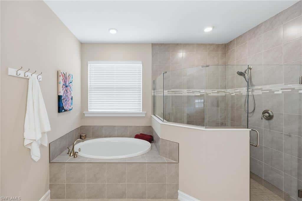 18699 Ensenada Dr, Naples, photo 17