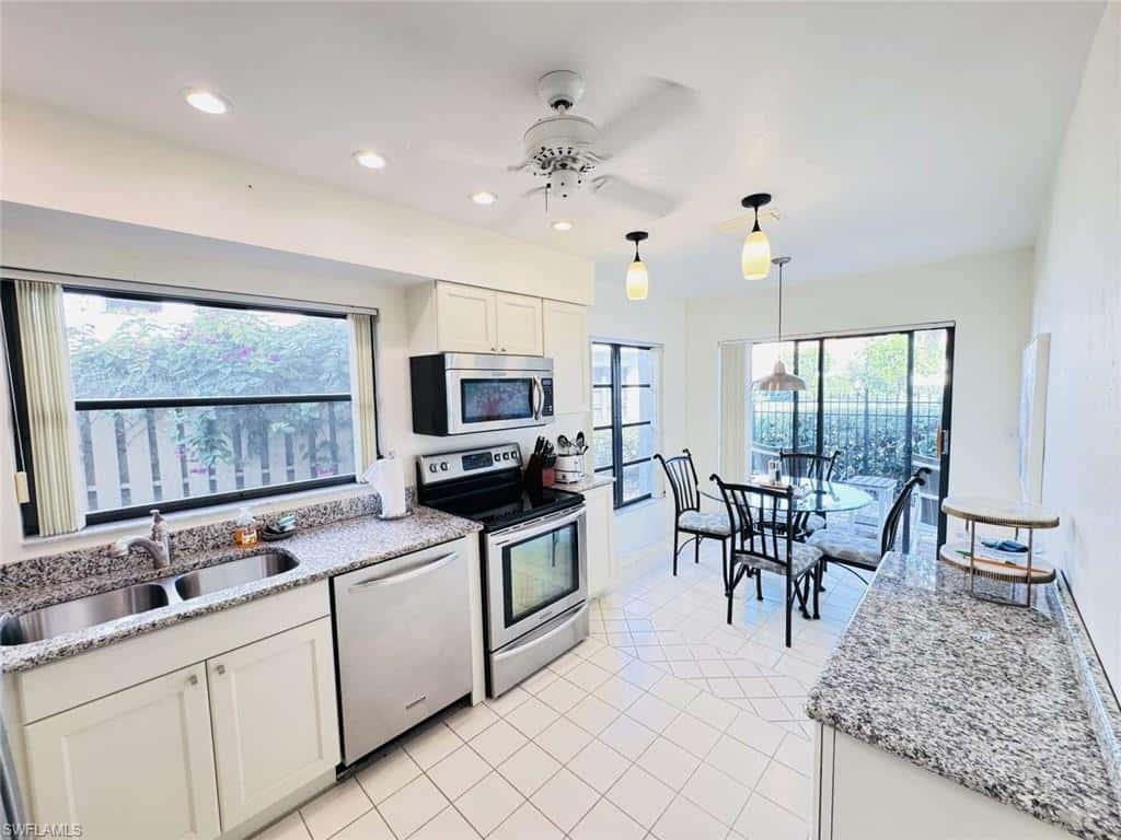 547 Beachwalk Cir, Naples, photo 8