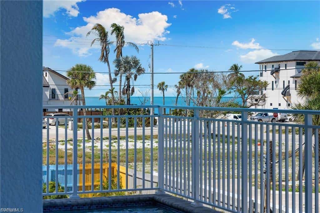 121 Hibiscus Dr, Fort Myers Beach, photo 9