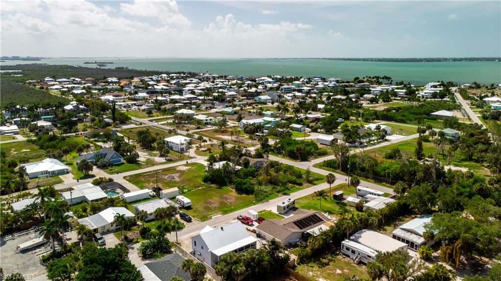 2551 Tamarind St, St. James City, photo 31