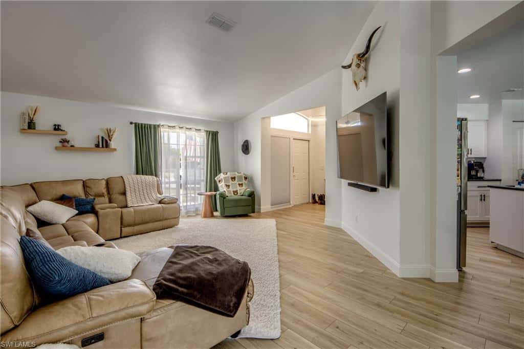 9910 Laketree Ct, Fort Myers, photo 7