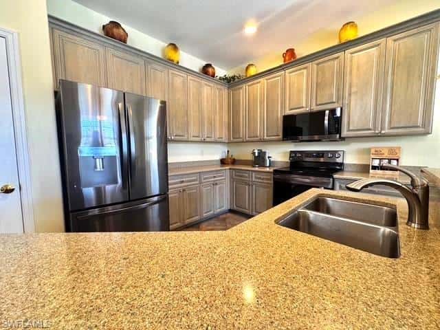 2560 Keystone Lake Dr, Cape Coral, photo 11