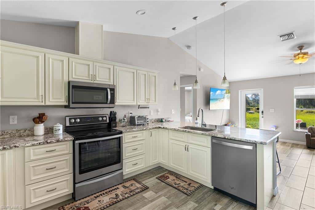 2872 Secretariat Dr, Labelle, photo 11