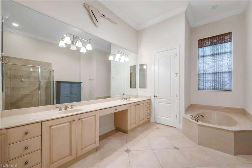 8572 Bellagio Dr, Naples, photo 11