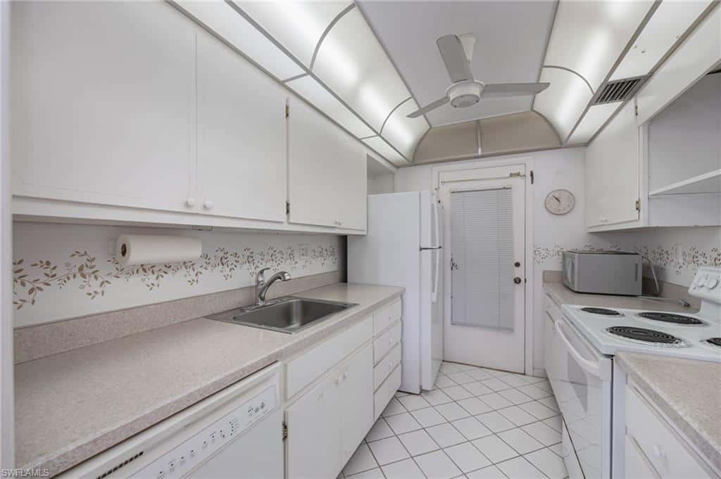 2150 Gulf Shore Blvd #411, Naples, photo 6
