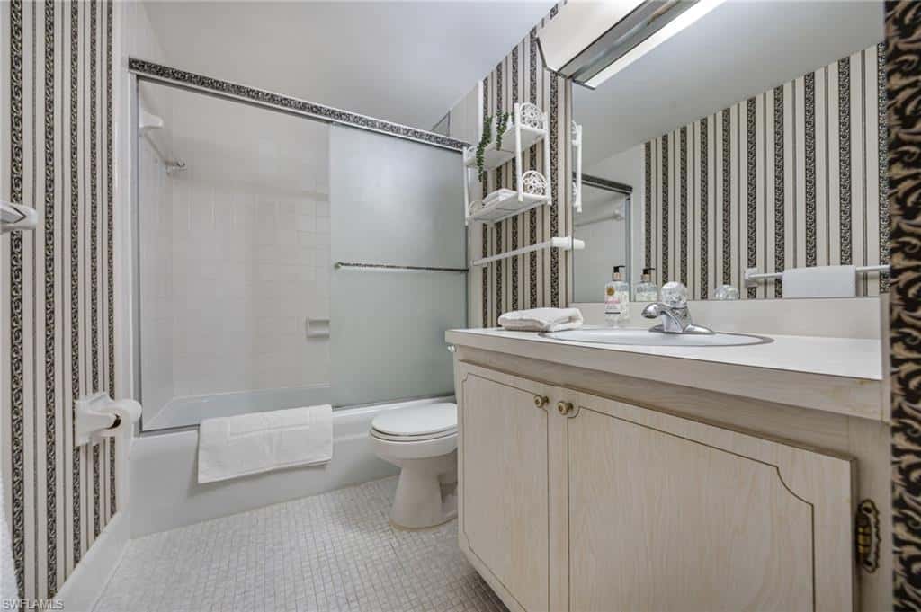 2150 Gulf Shore Blvd #411, Naples, photo 17