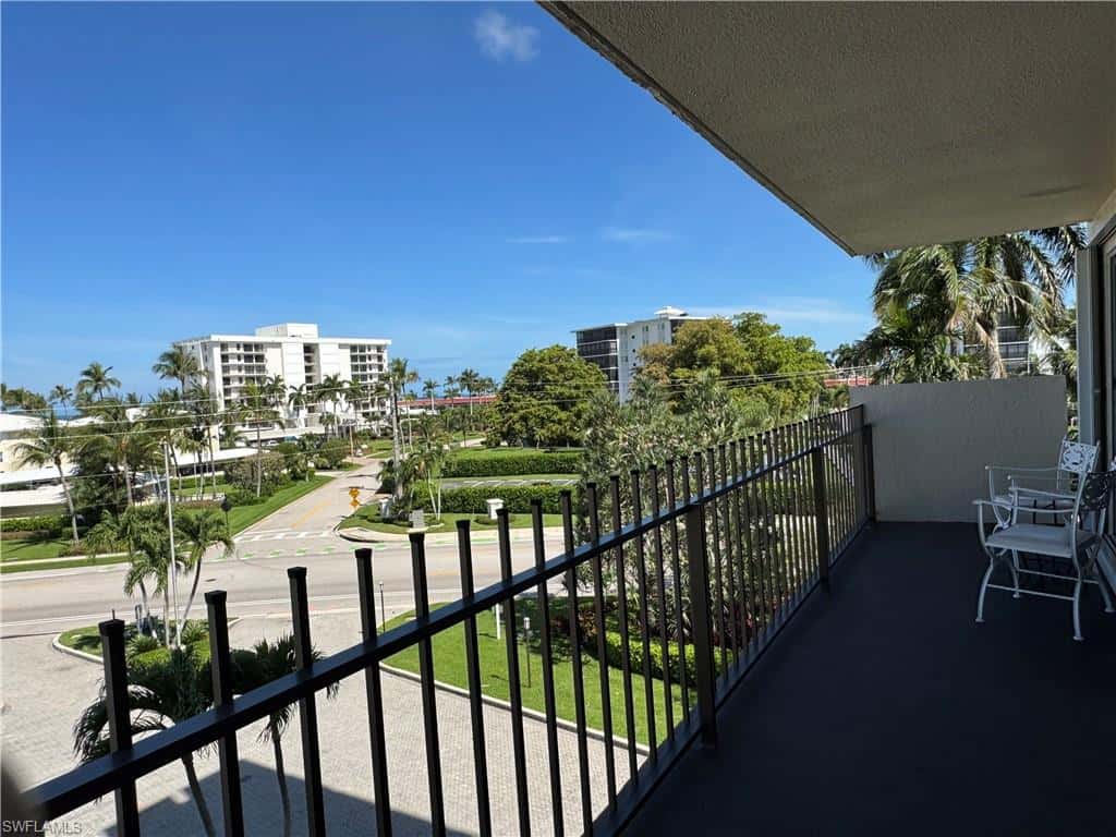 2150 Gulf Shore Blvd #411, Naples, photo 8