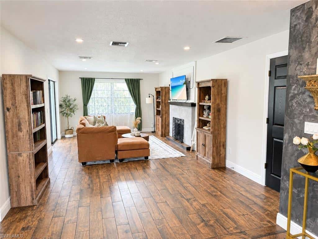 1019 Wyomi Dr, Fort Myers, photo 7