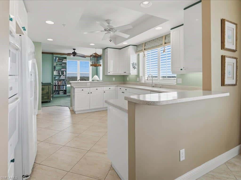 425 Cove Tower Dr #901, Naples, photo 6