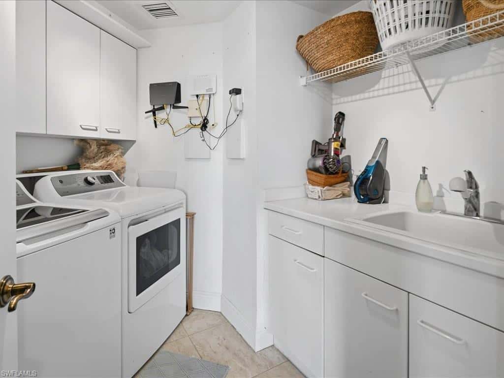 425 Cove Tower Dr #901, Naples, photo 32