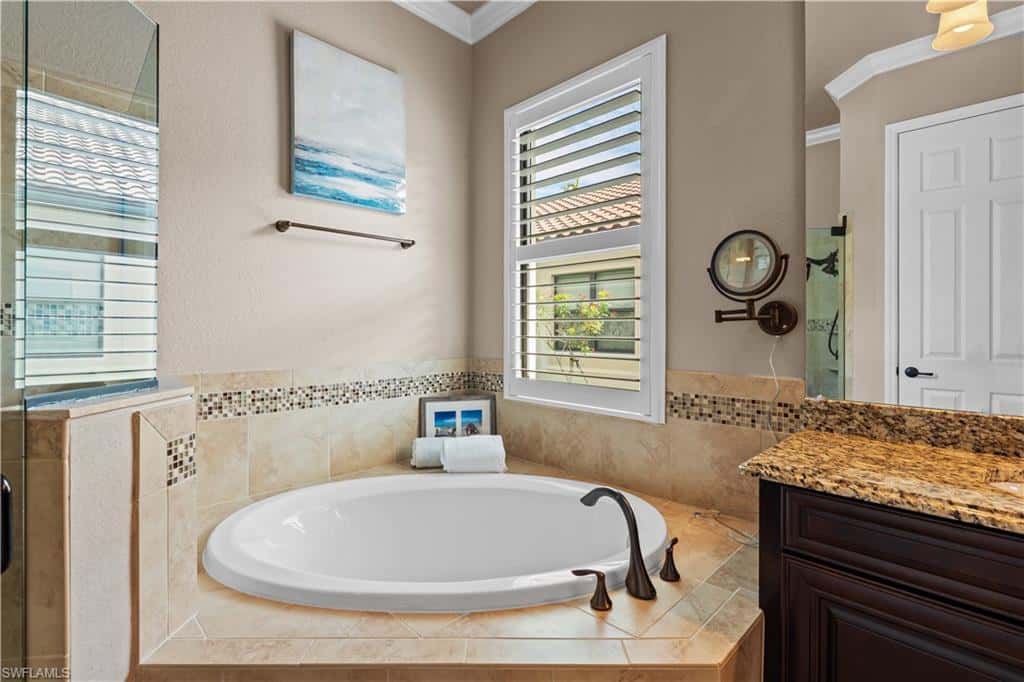 9352 Vercelli Ct, Naples, photo 19