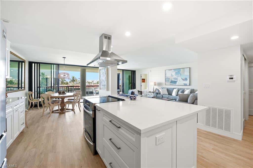 2316 Gulf Shore Blvd #411, Naples, photo 17
