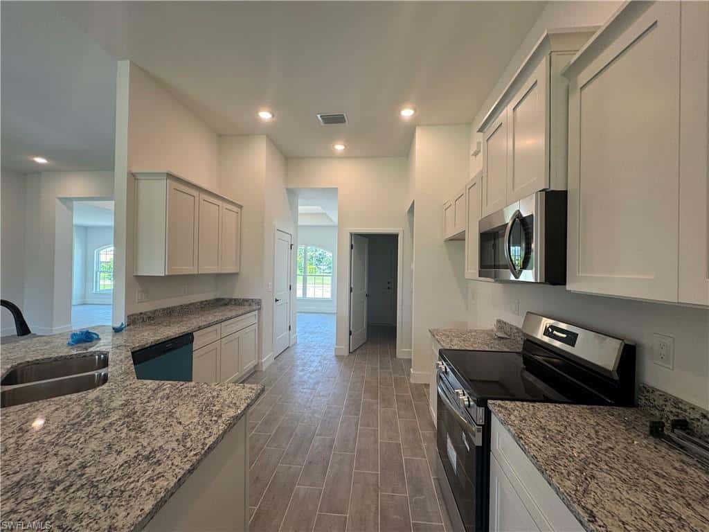 302 1st Ter, Cape Coral, photo 17