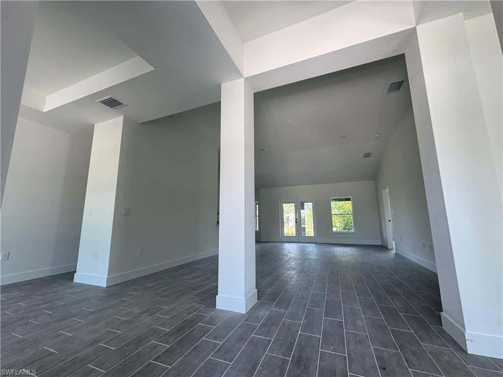 302 1st Ter, Cape Coral, photo 5