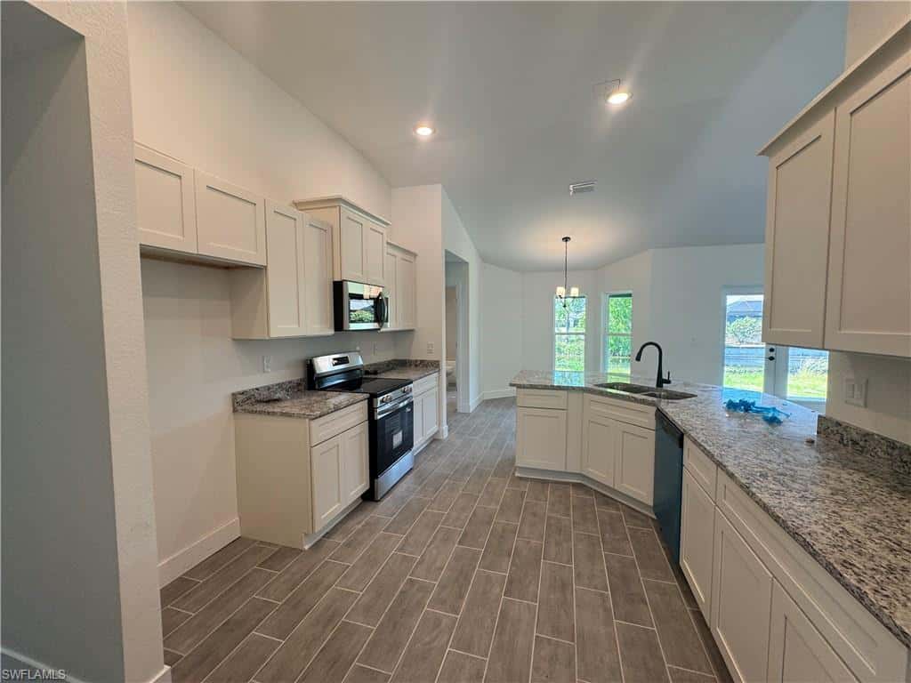 302 1st Ter, Cape Coral, photo 15