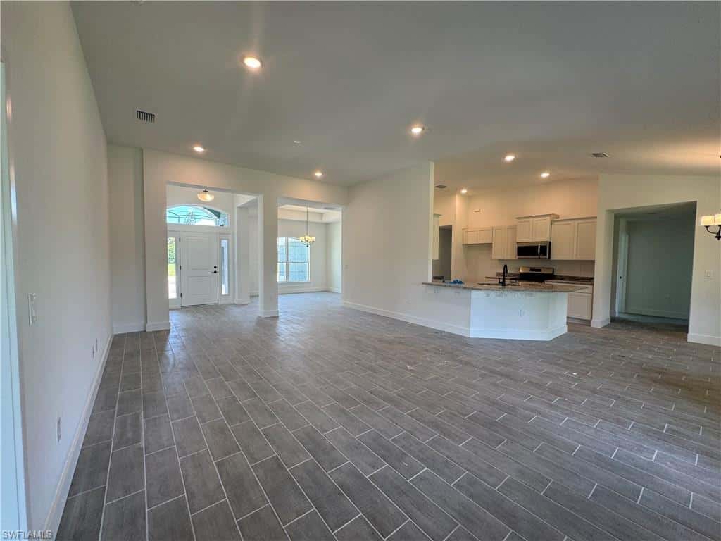 302 1st Ter, Cape Coral, photo 11