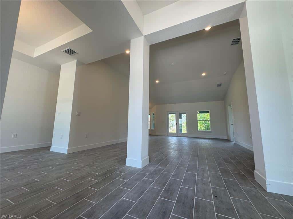 302 1st Ter, Cape Coral, photo 8