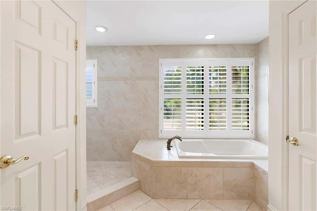 5731 Cypress Hollow Way, Naples, photo 18